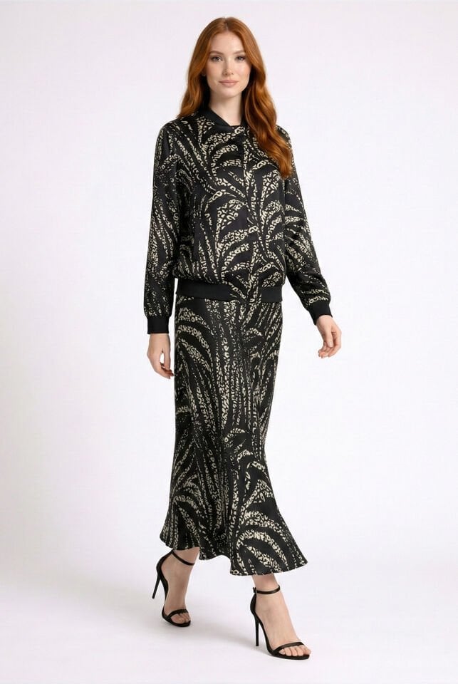 Siyah Saten Desenli Etek